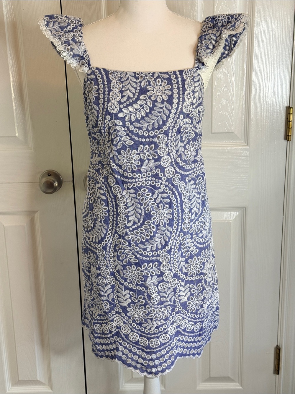 Alice + Olivia Honor Chambray Embroidered Eyelet Dress Size 4 EUC